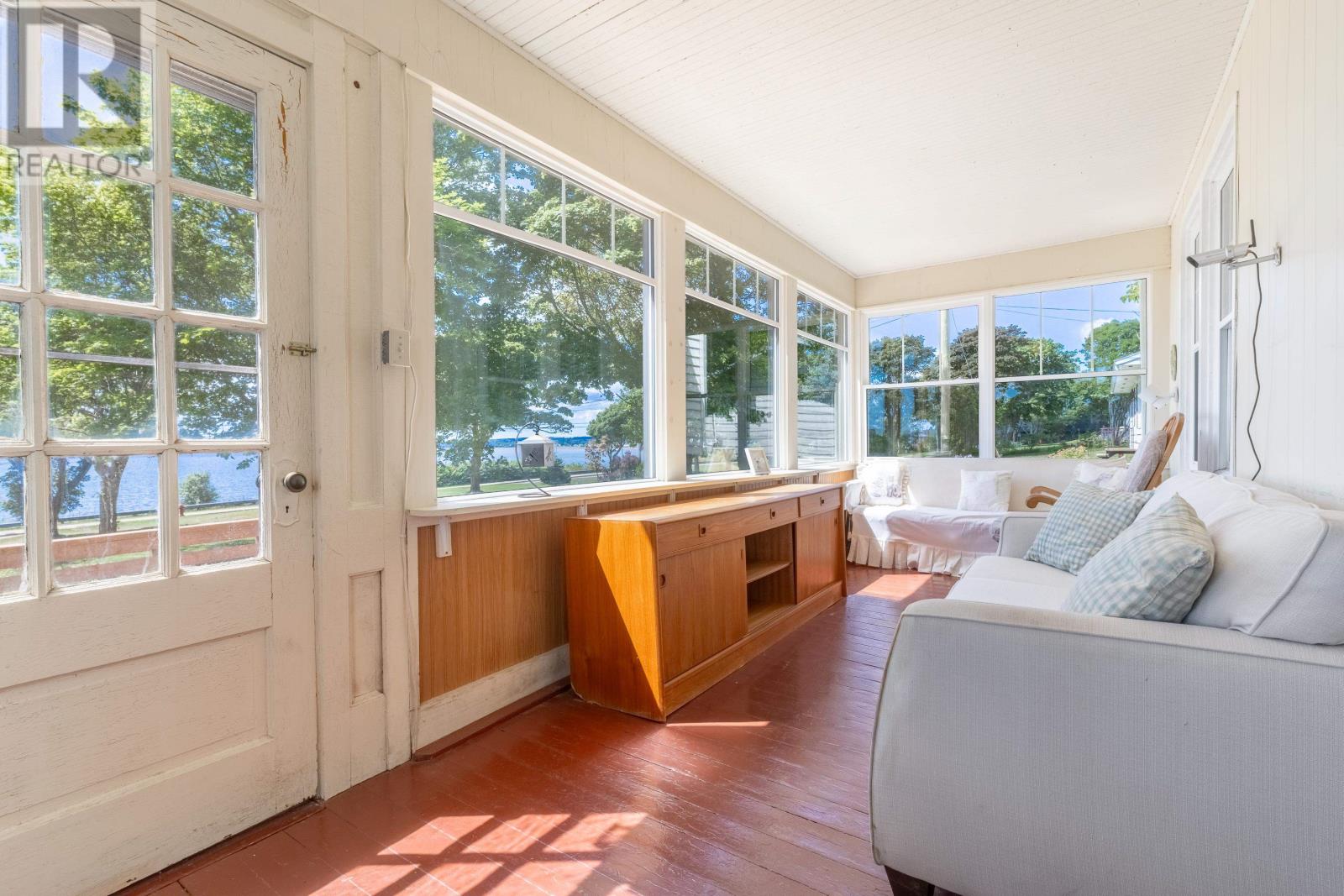 31 Breakwater Street Property Photo 8
