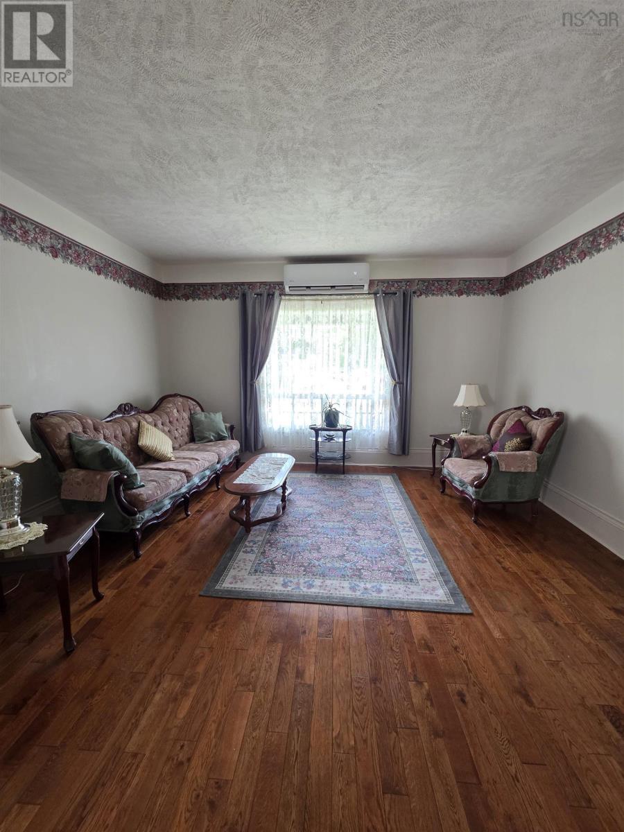 673 George St Street Property Photo 13