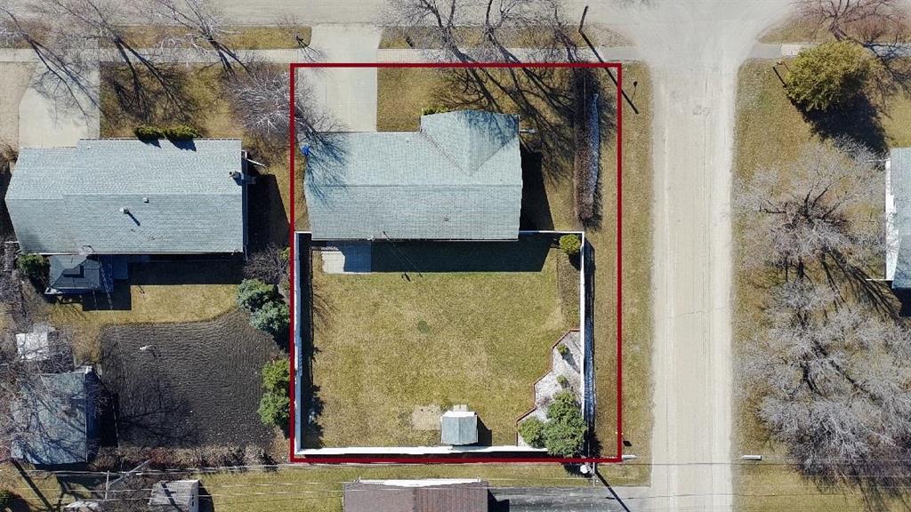 212 Burrows Road S Property Photo 3