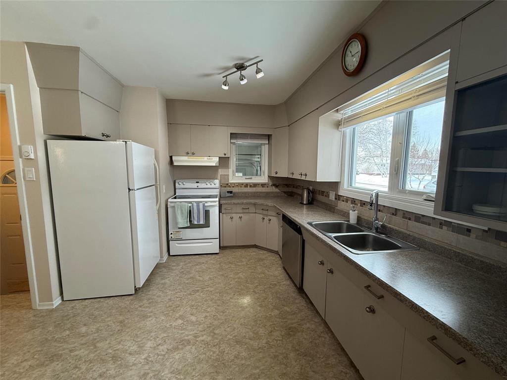 212 Burrows Road S Property Photo 8