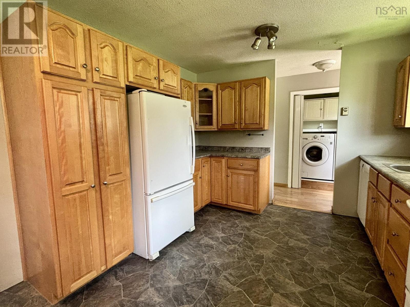 436 West Street Property Photo 6