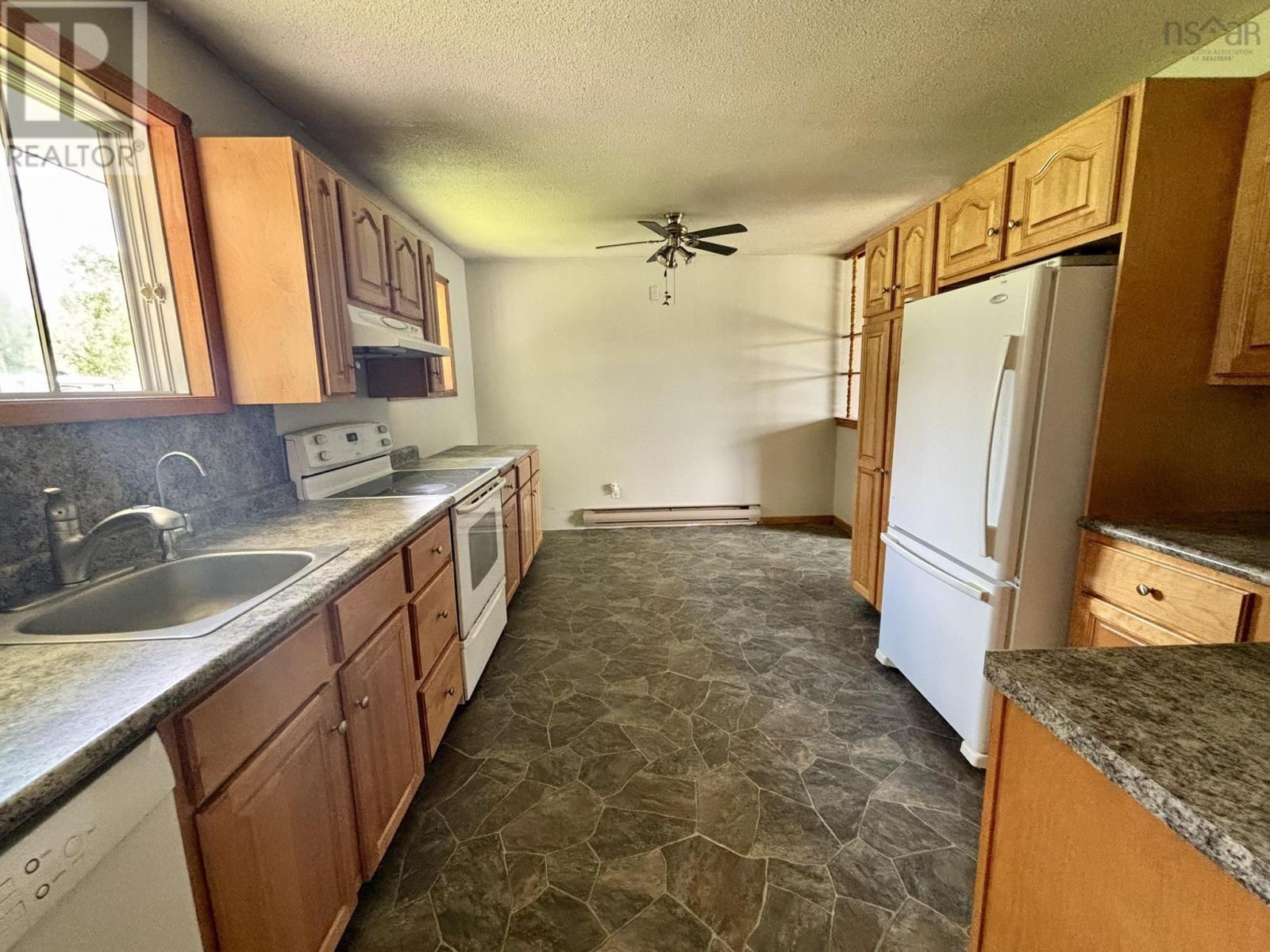 436 West Street Property Photo 7