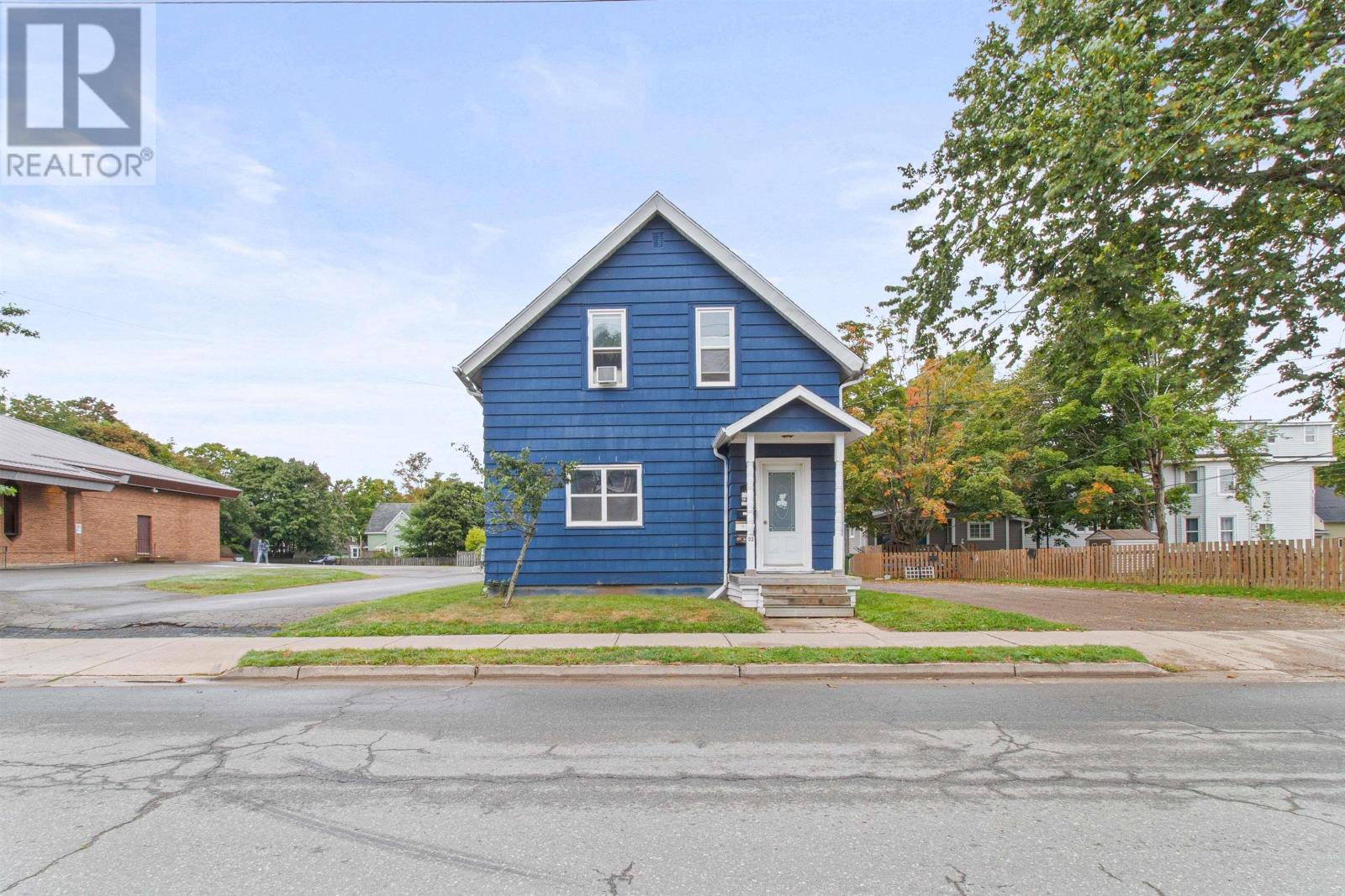 32 Pleasant Street Property Photo 2