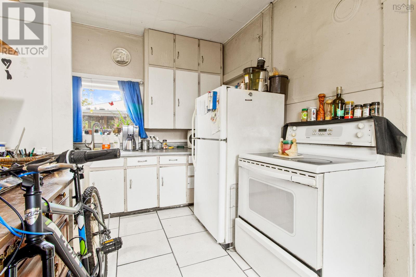 32 Pleasant Street Property Photo 6