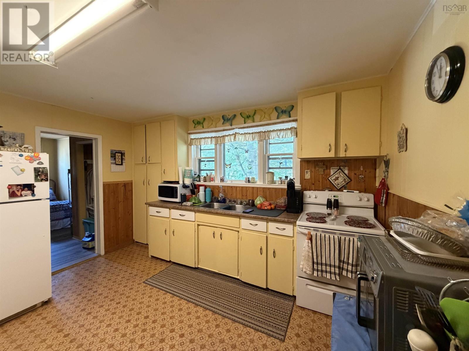 98 Victoria Street W Property Photo 12