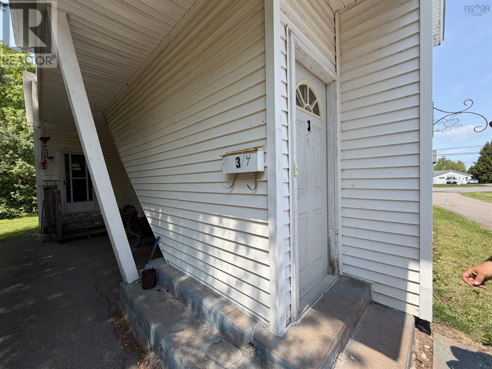 98 Victoria Street W Property Photo 15
