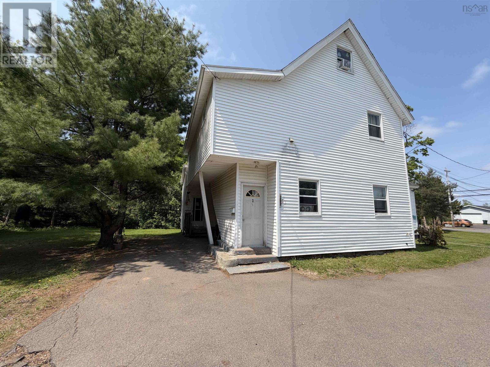 98 Victoria Street W Property Photo 16