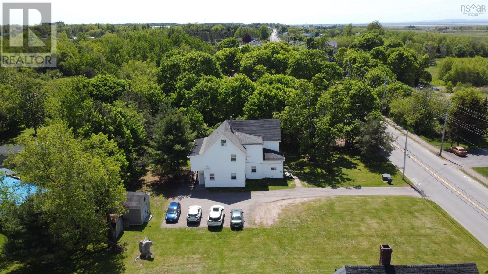 98 Victoria Street W Property Photo 39