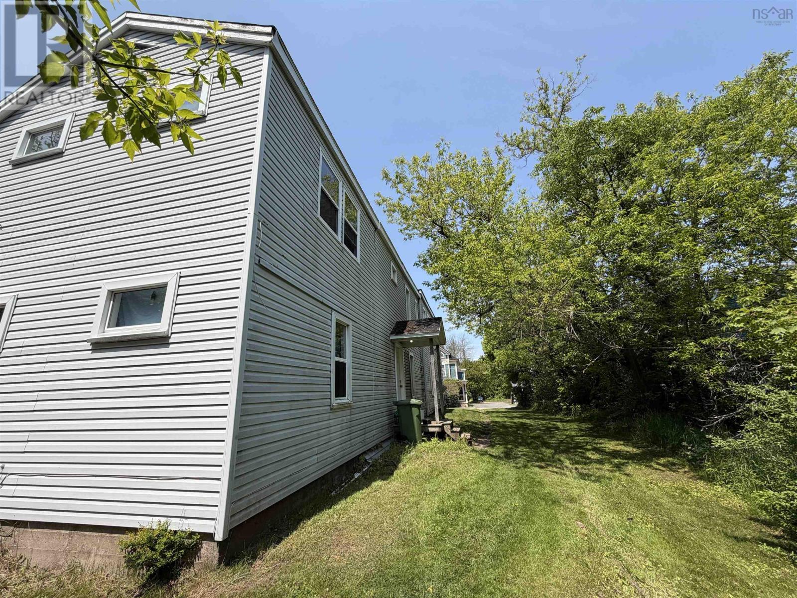 29 Spring Street Property Photo 8