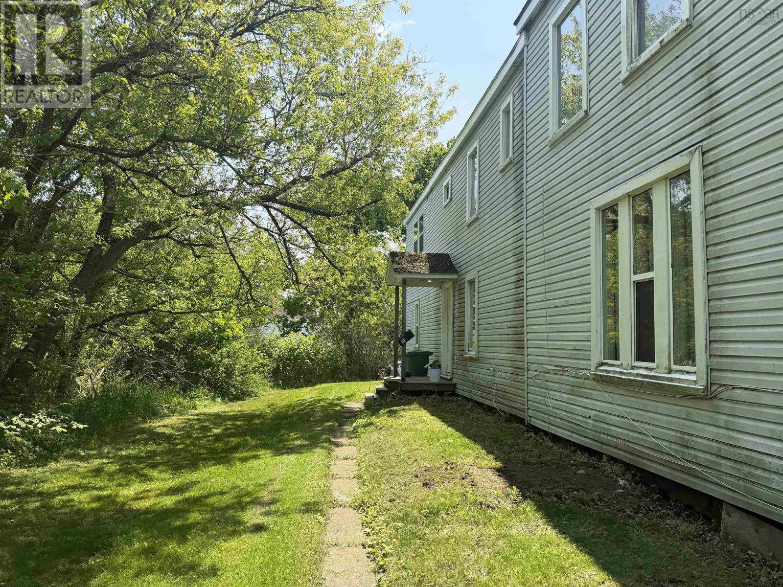 29 Spring Street Property Photo 17