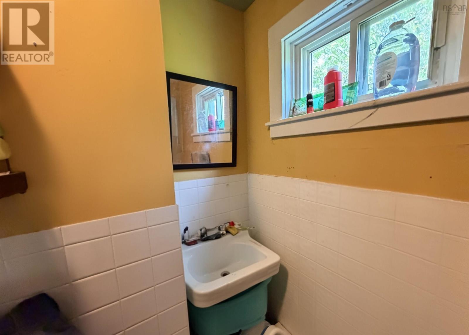 29 Spring Street Property Photo 25