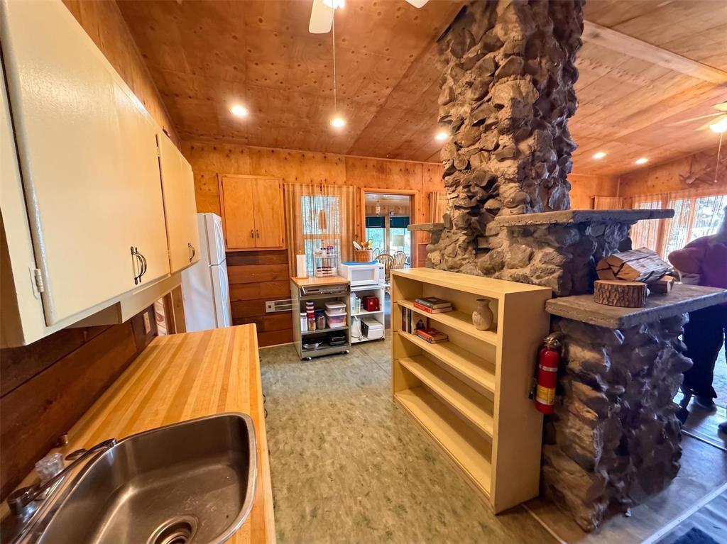 204 Lakeview Drive Property Photo 17