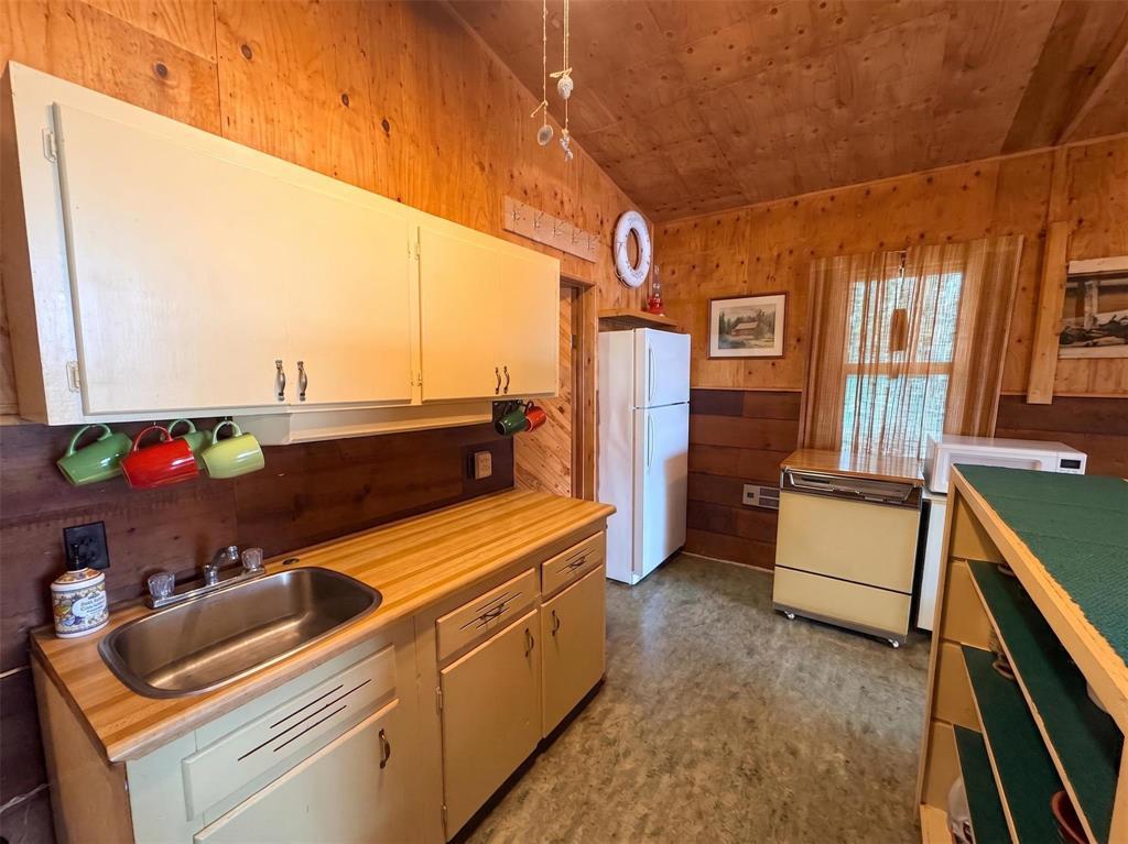 204 Lakeview Drive Property Photo 18