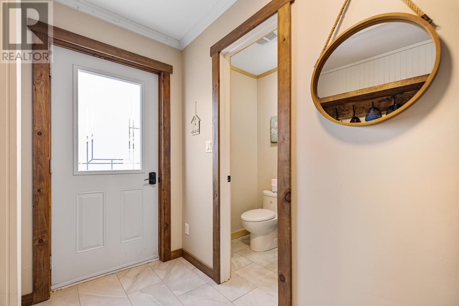 698 Line Road Property Photo 4