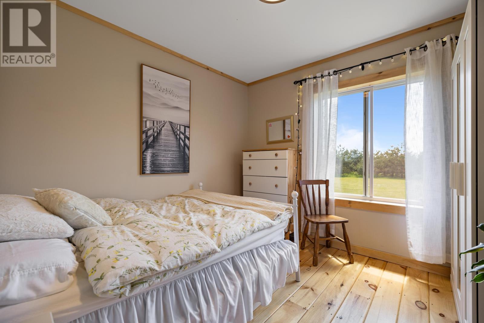 698 Line Road Property Photo 7