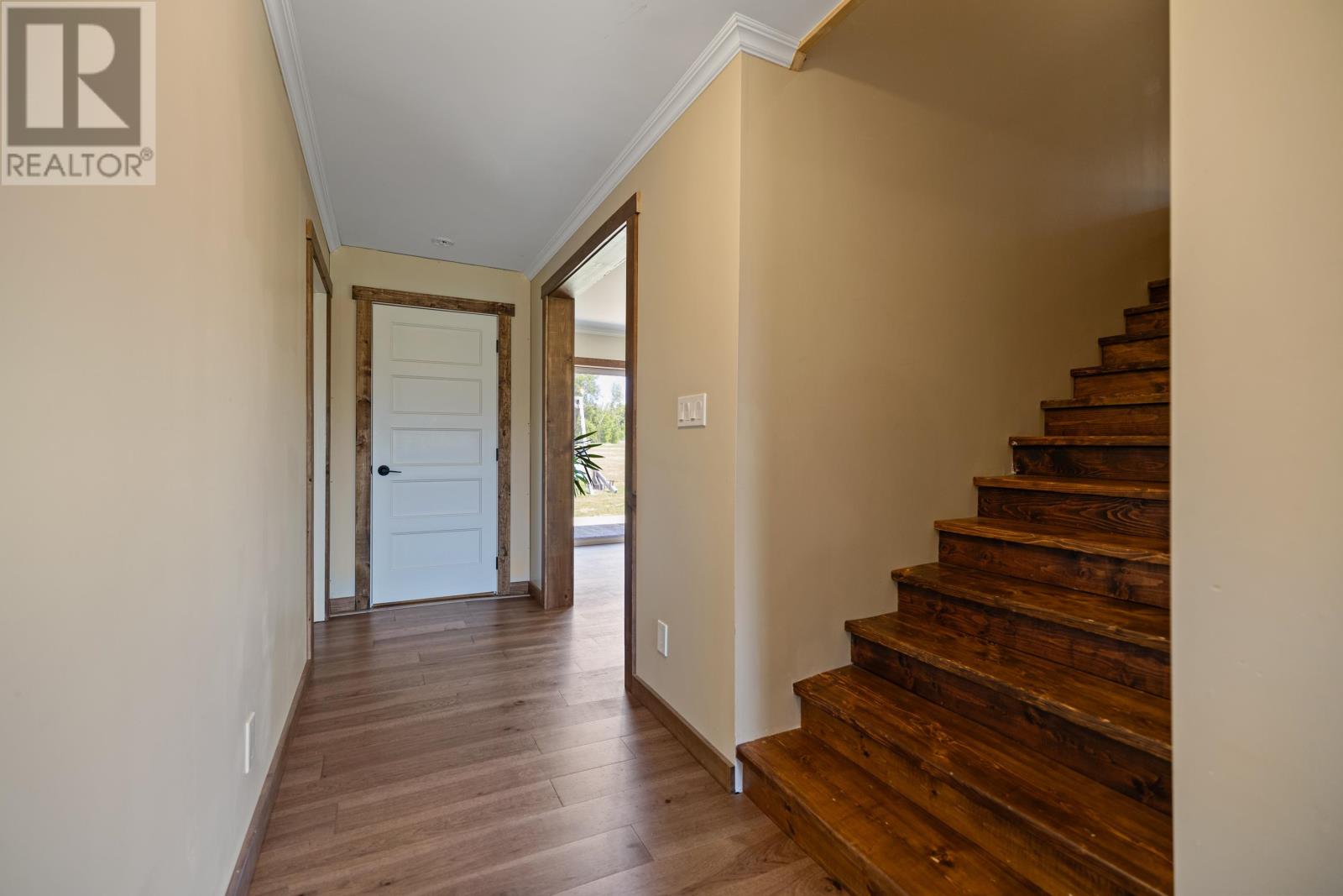 698 Line Road Property Photo 16