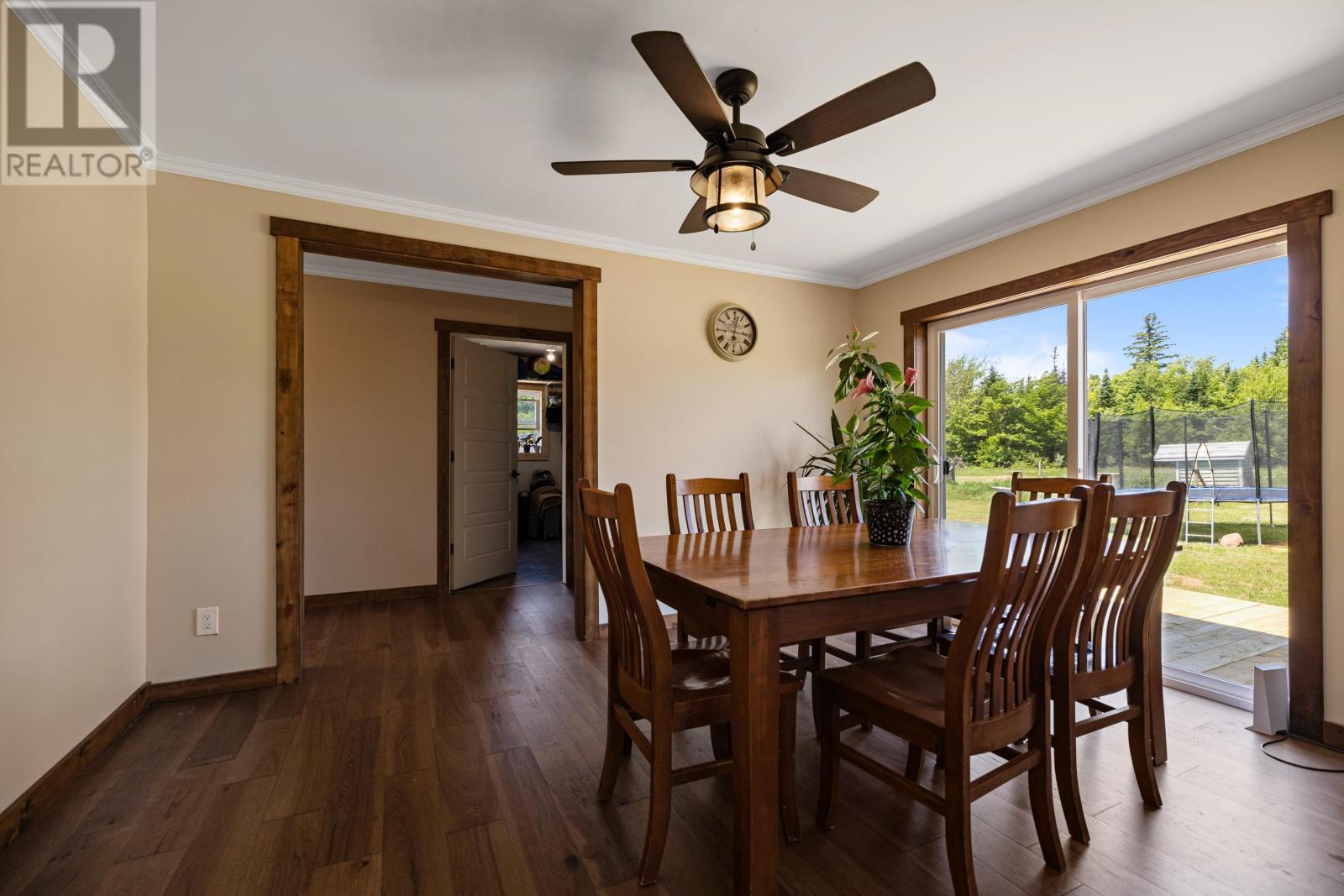 698 Line Road Property Photo 18