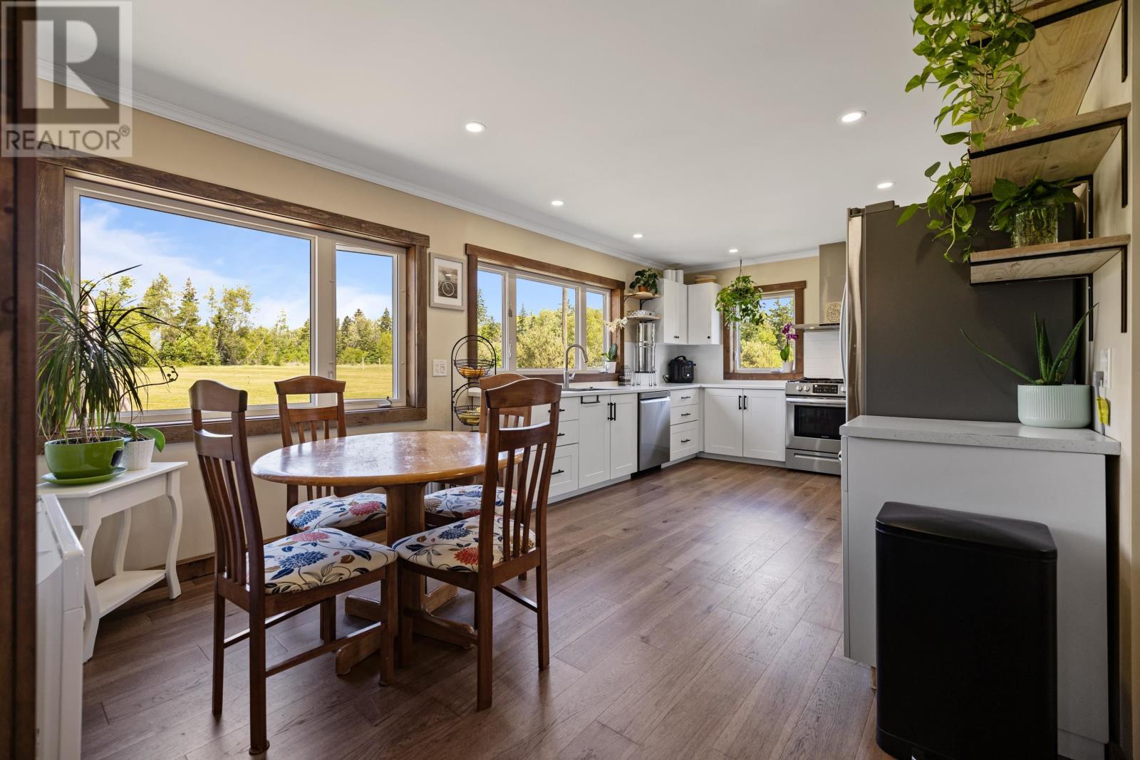 698 Line Road Property Photo 19