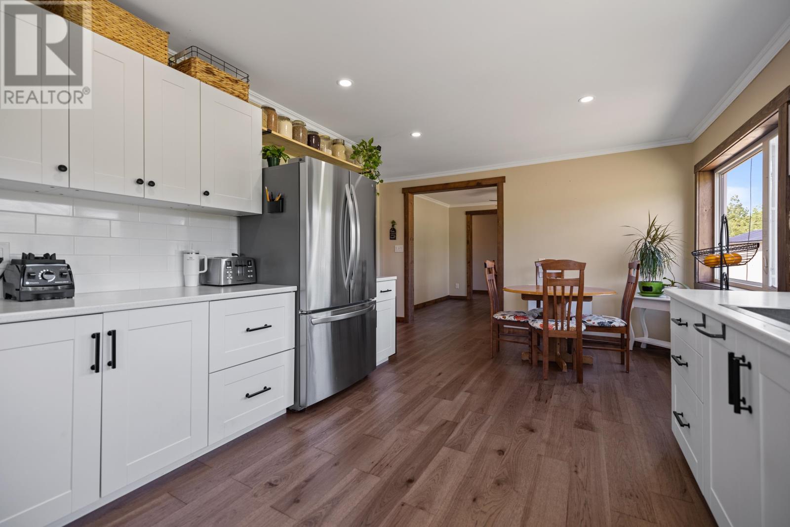 698 Line Road Property Photo 21
