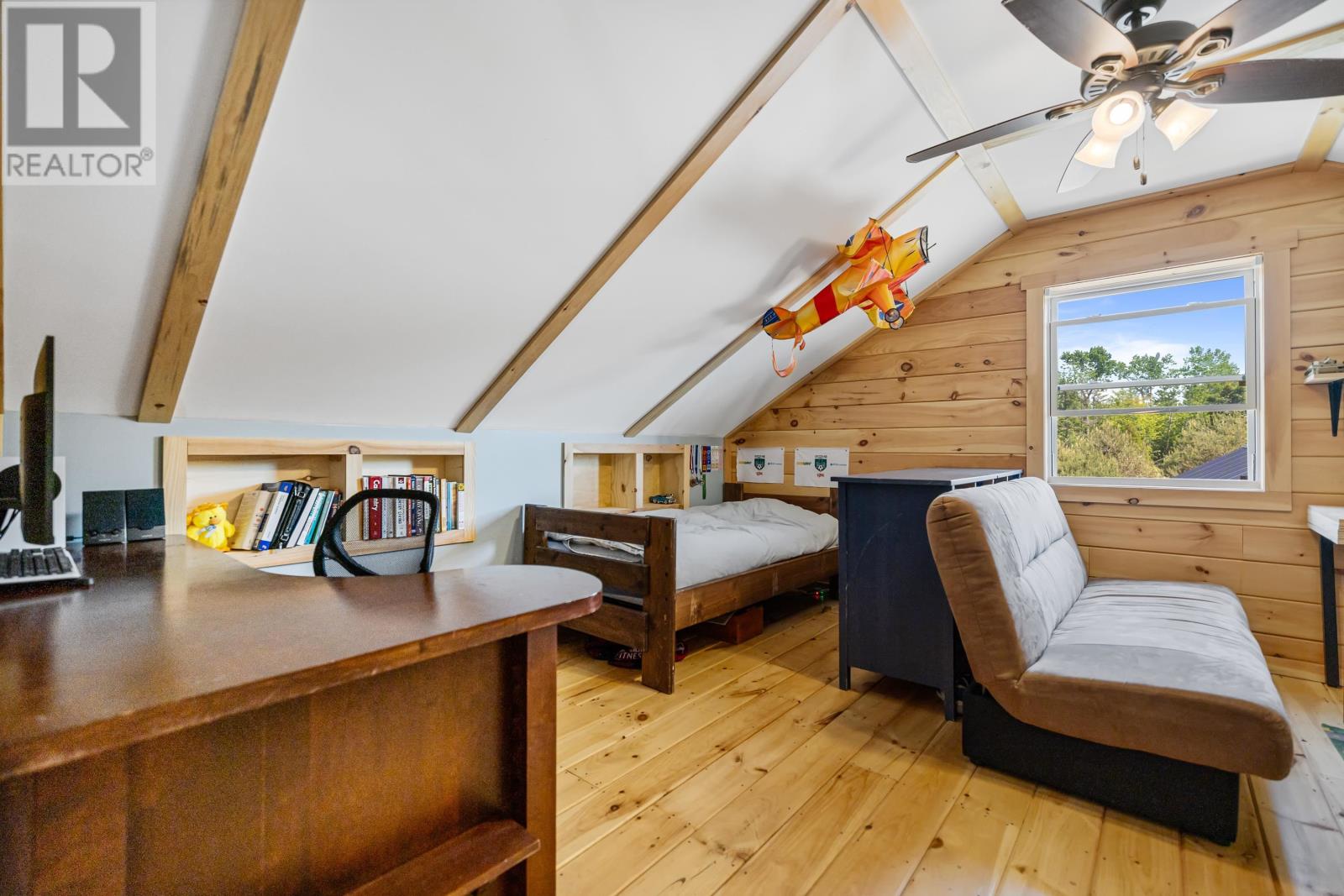 698 Line Road Property Photo 24