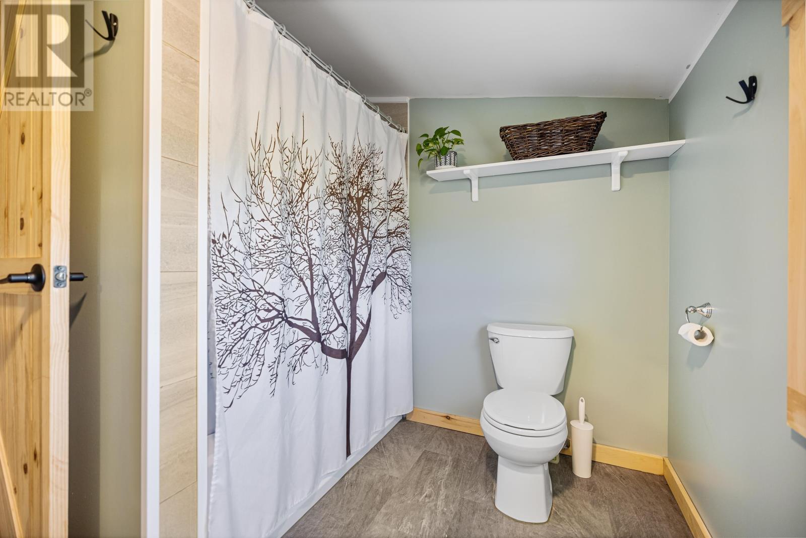 698 Line Road Property Photo 27