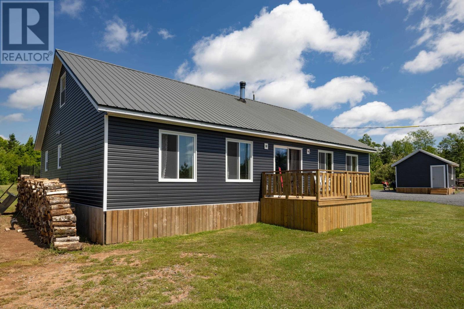 698 Line Road Property Photo 31