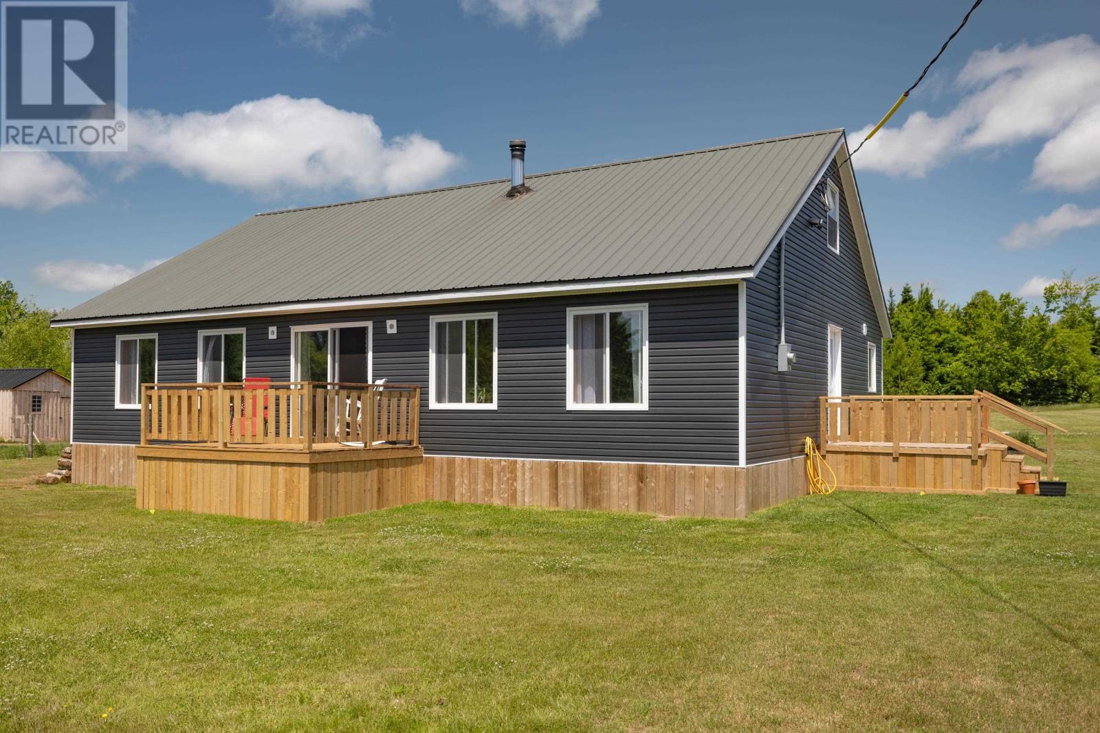698 Line Road Property Photo 32