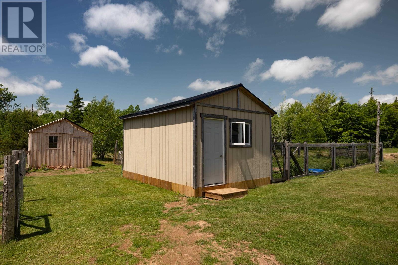 698 Line Road Property Photo 35