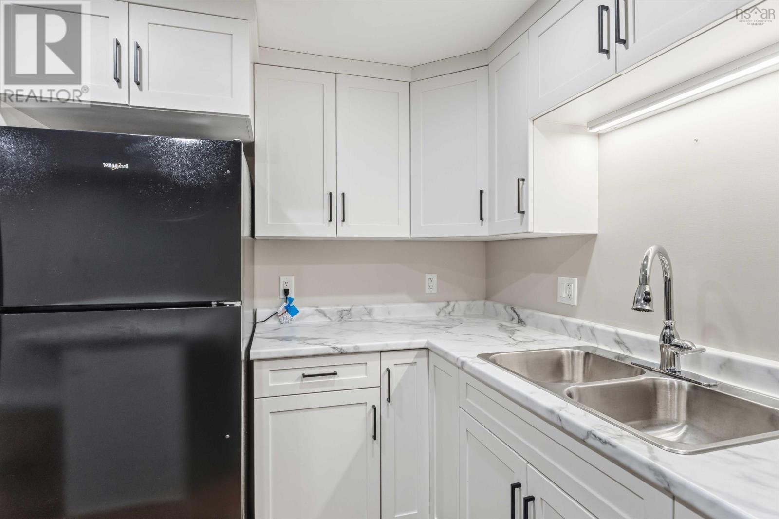 9 Gordon Street Property Photo 11