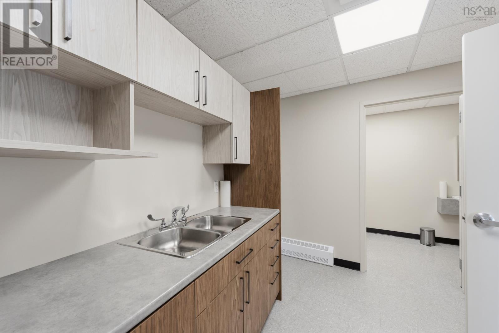 256 Granville Street Property Photo 18
