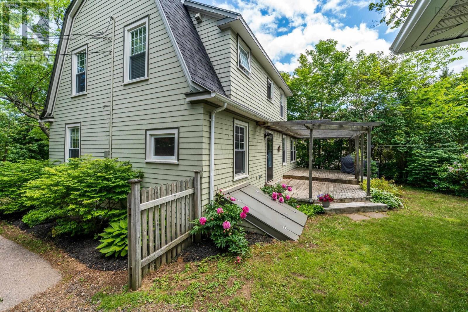 5 Warwick Street Property Photo 3