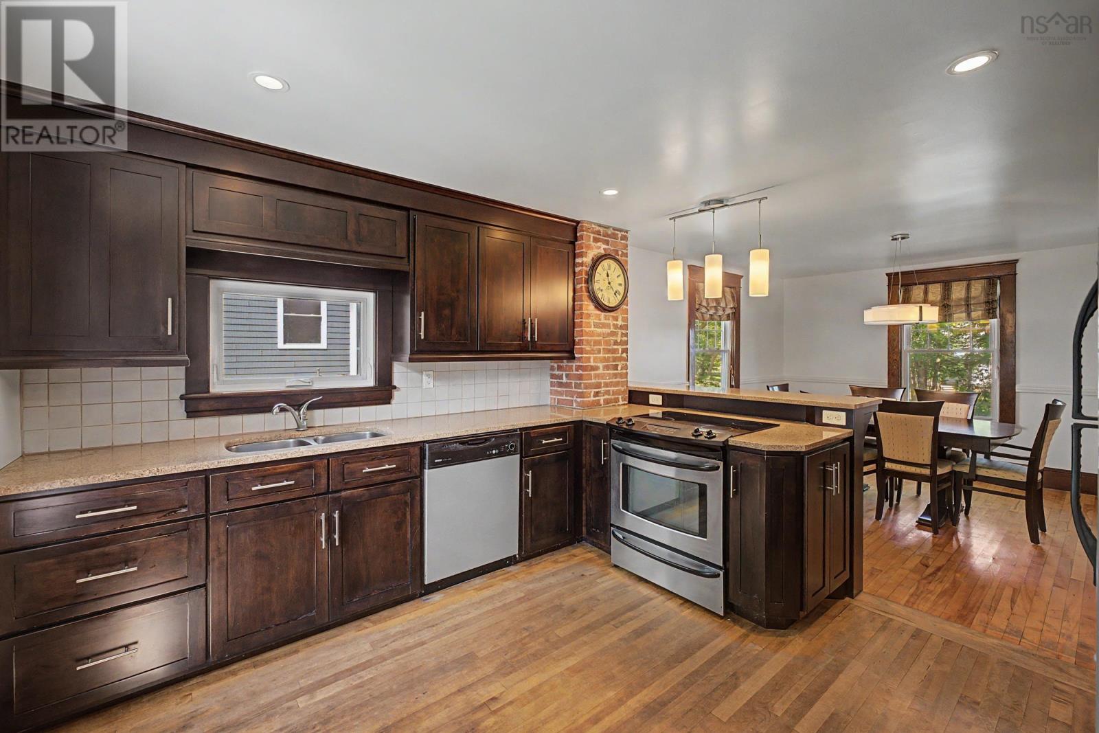 5 Warwick Street Property Photo 6