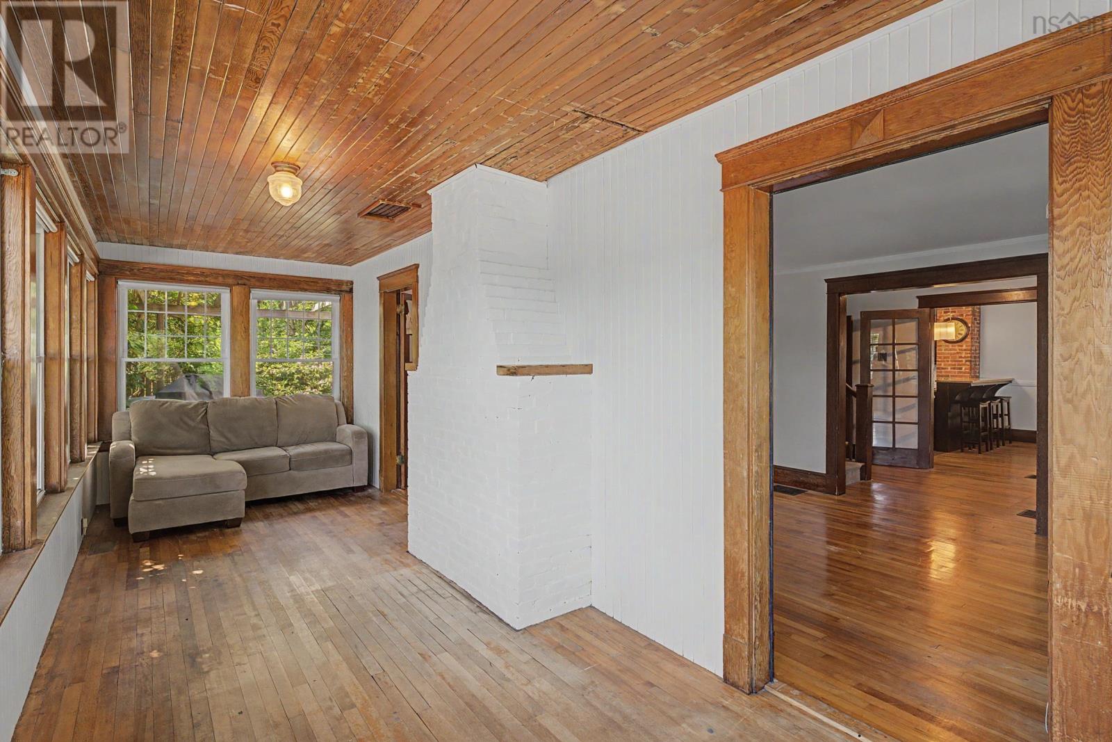 5 Warwick Street Property Photo 16