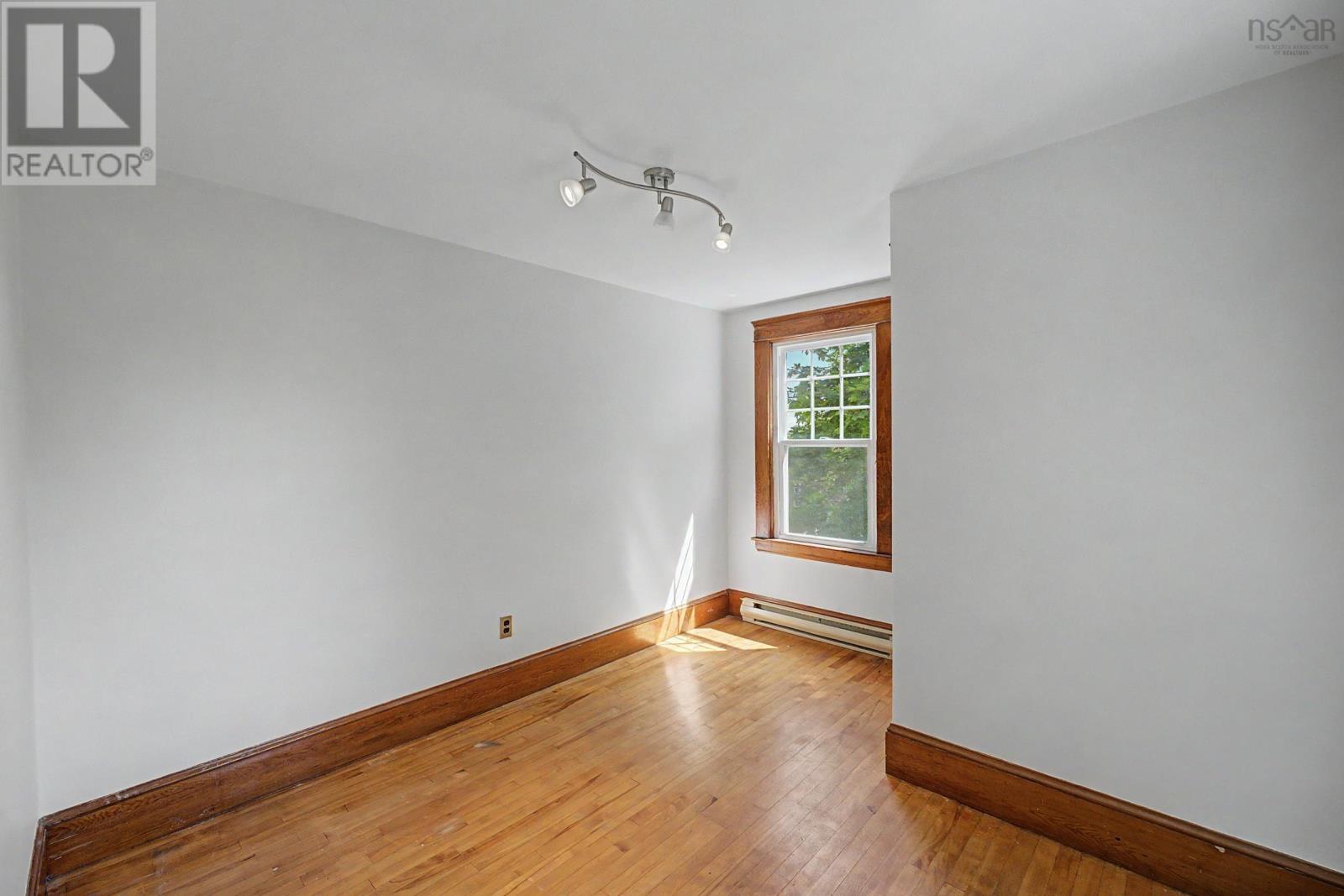 5 Warwick Street Property Photo 25