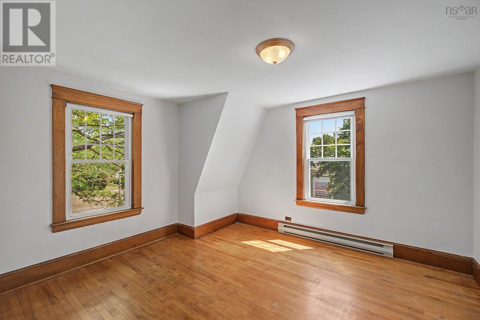5 Warwick Street Property Photo 28