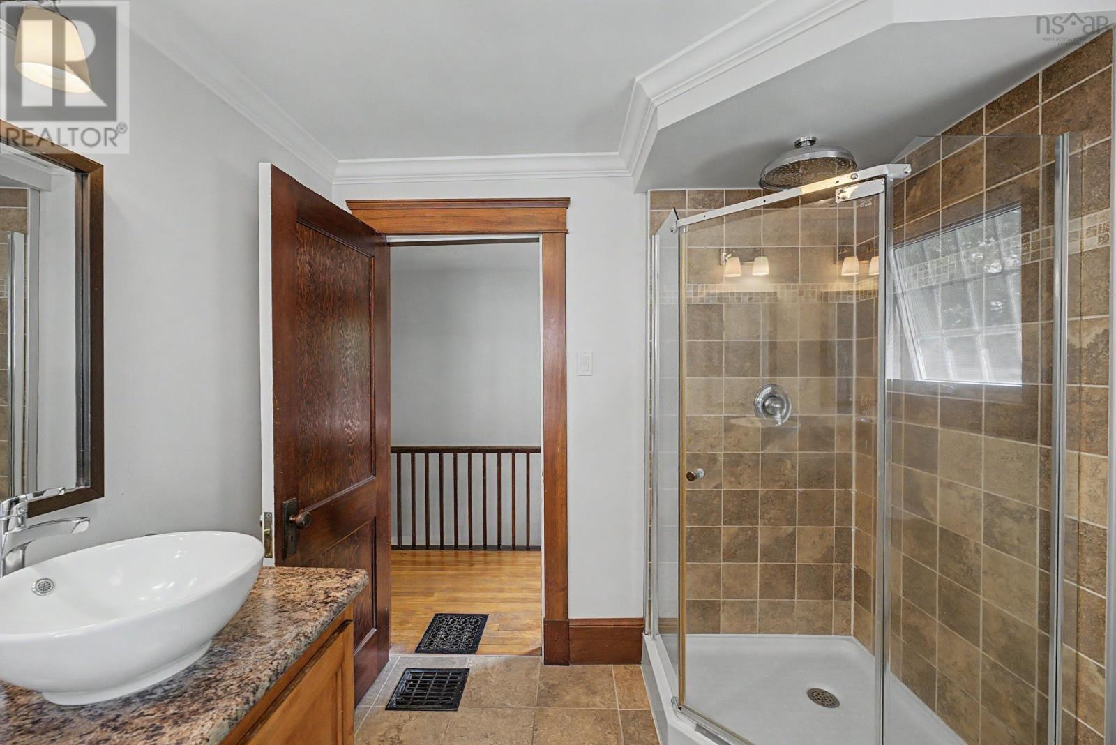 5 Warwick Street Property Photo 30