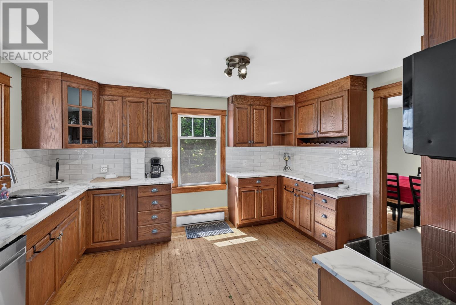 662-664 Long River Road Property Photo 12