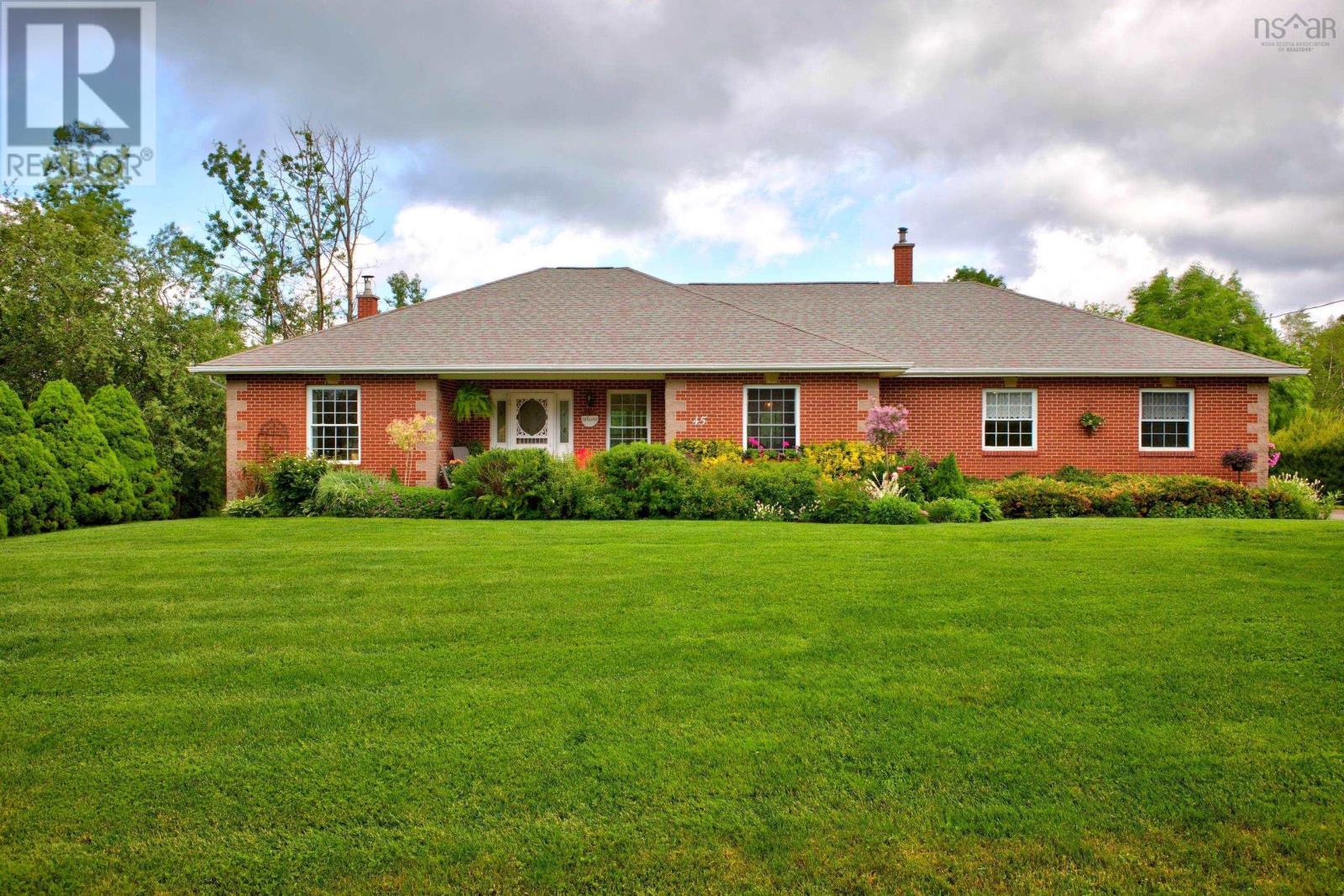 45 Glenabbey Drive Property Photo 1