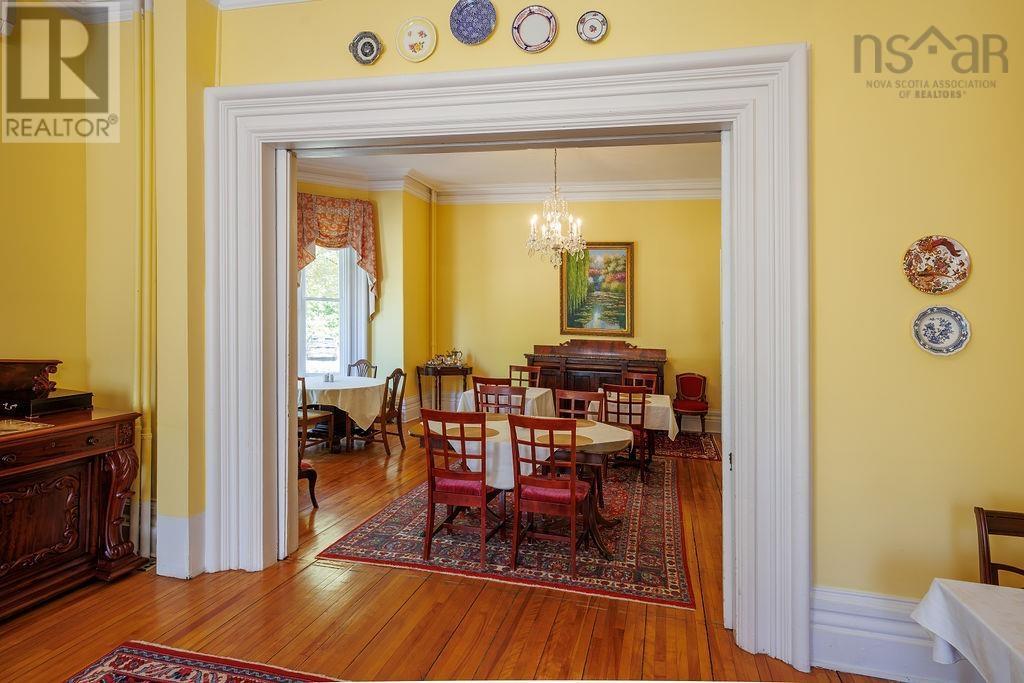 494 St George Street Property Photo 6
