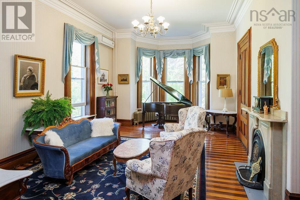 494 St George Street Property Photo 8