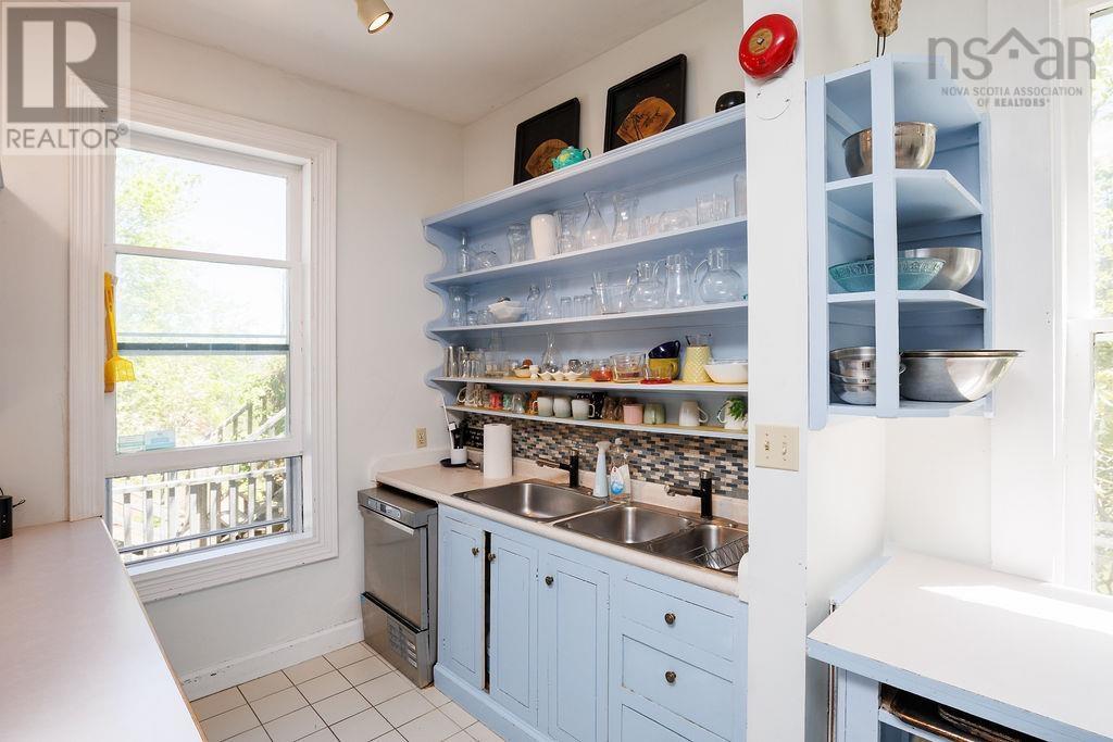 494 St George Street Property Photo 10