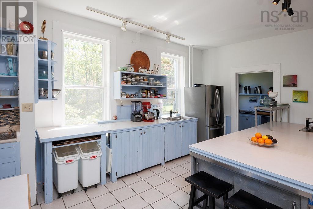 494 St George Street Property Photo 11