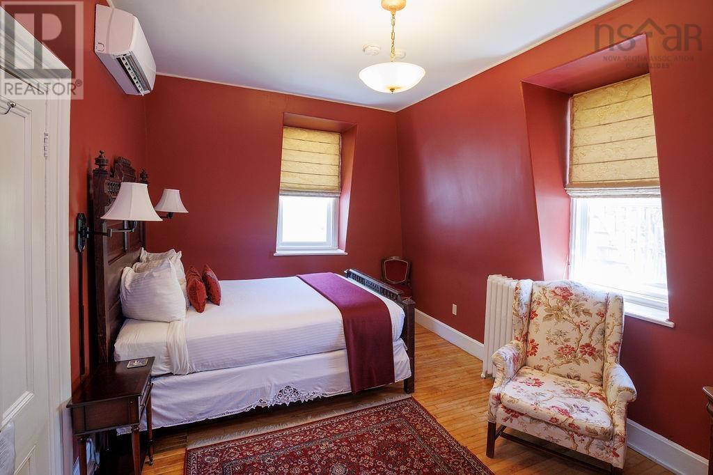 494 St George Street Property Photo 17