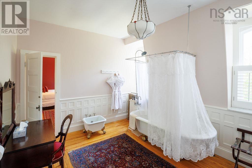 494 St George Street Property Photo 18