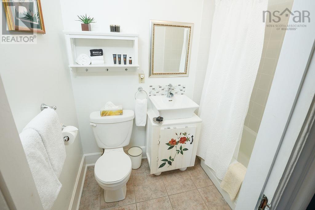 494 St George Street Property Photo 28