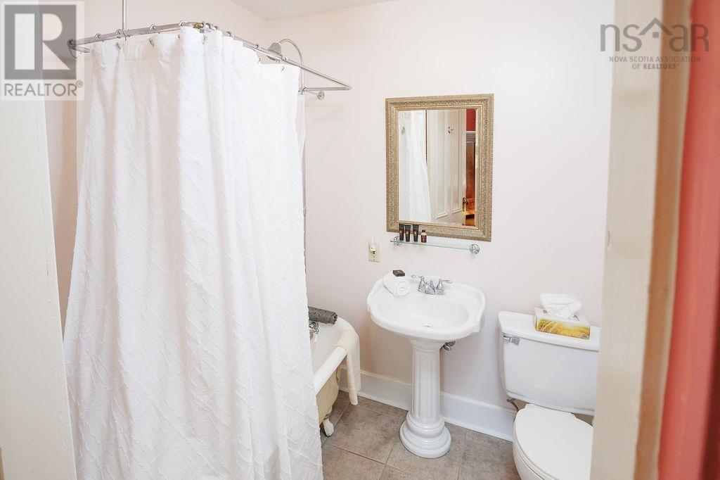 494 St George Street Property Photo 29