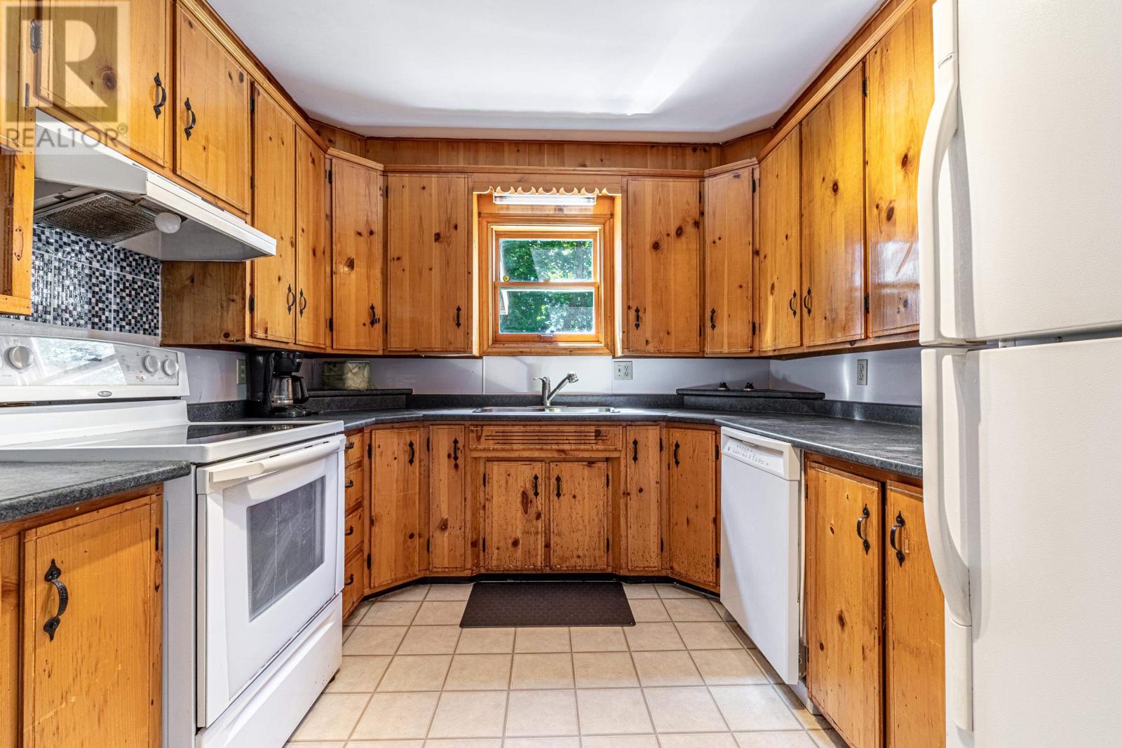 3 Howard Street Property Photo 8