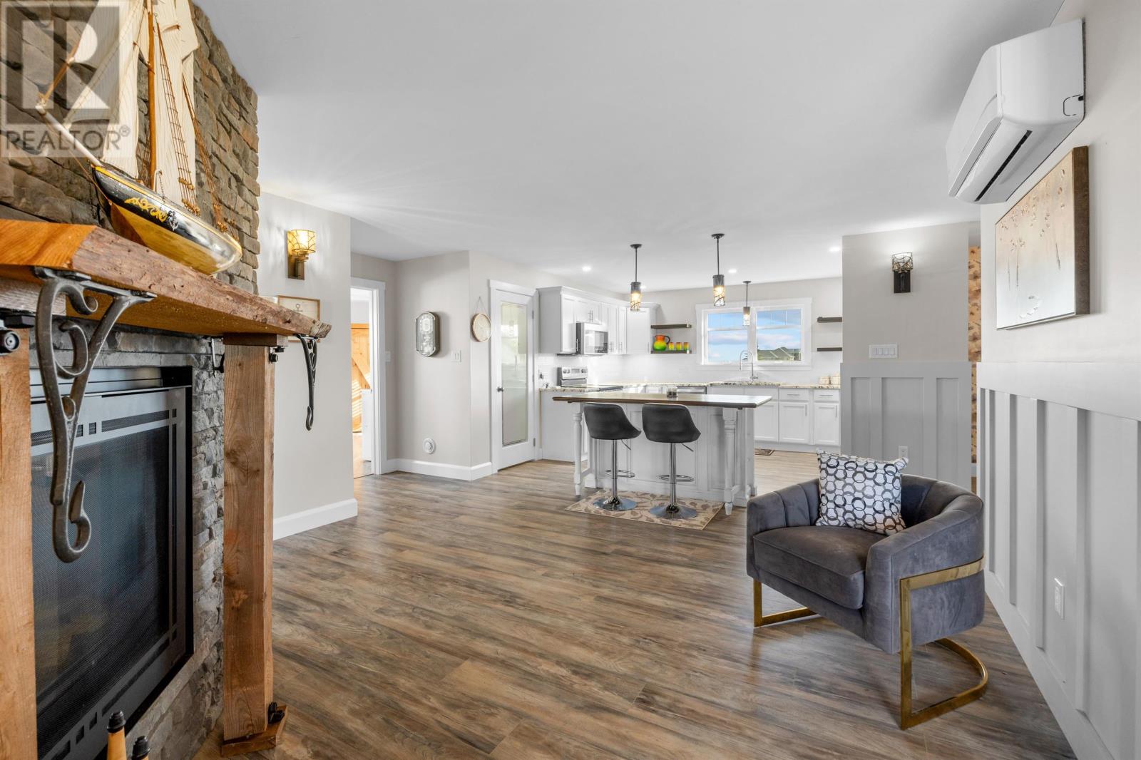 689 Strang Road Property Photo 15