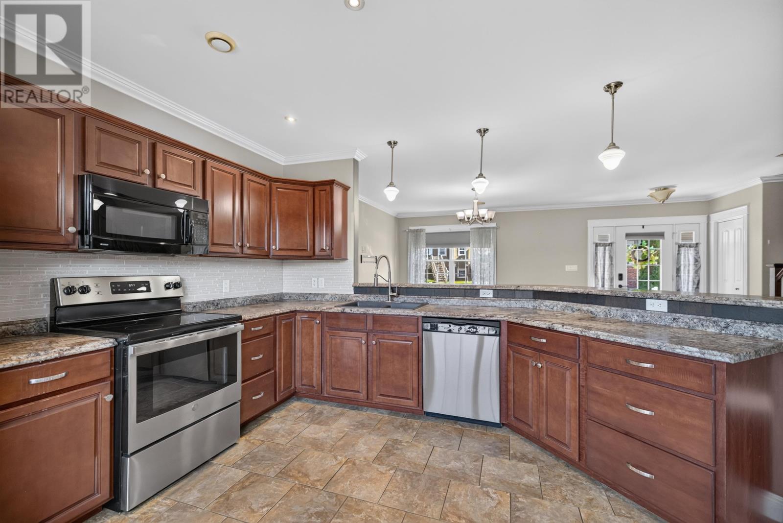 15 Cameron Heights Property Photo 8