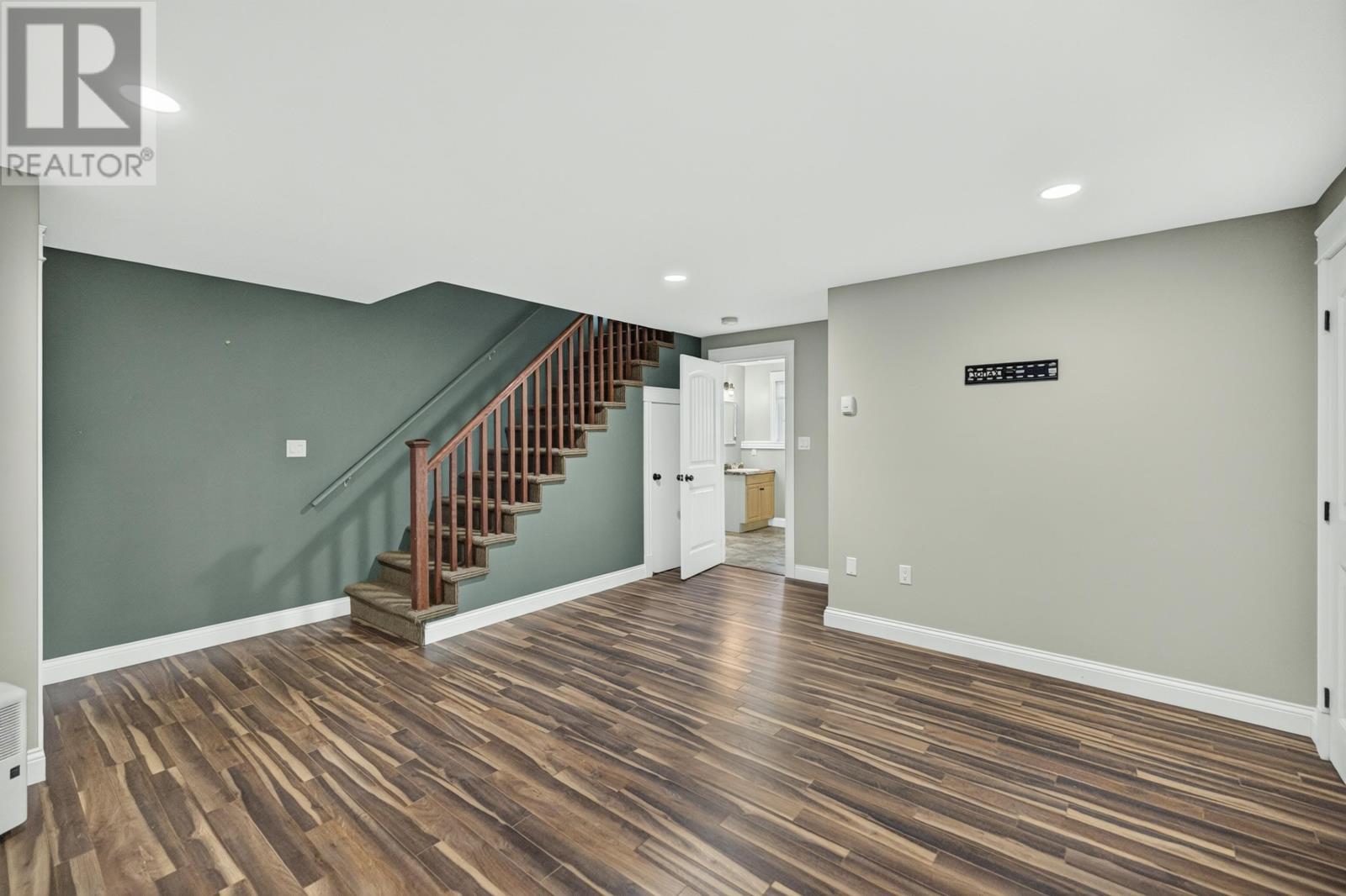 15 Cameron Heights Property Photo 22